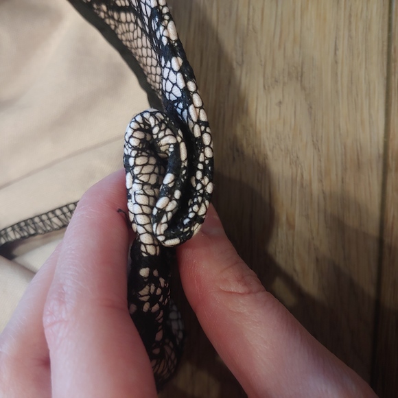 Lace overlay pencil skirt // size 2 - Picture 5 of 5